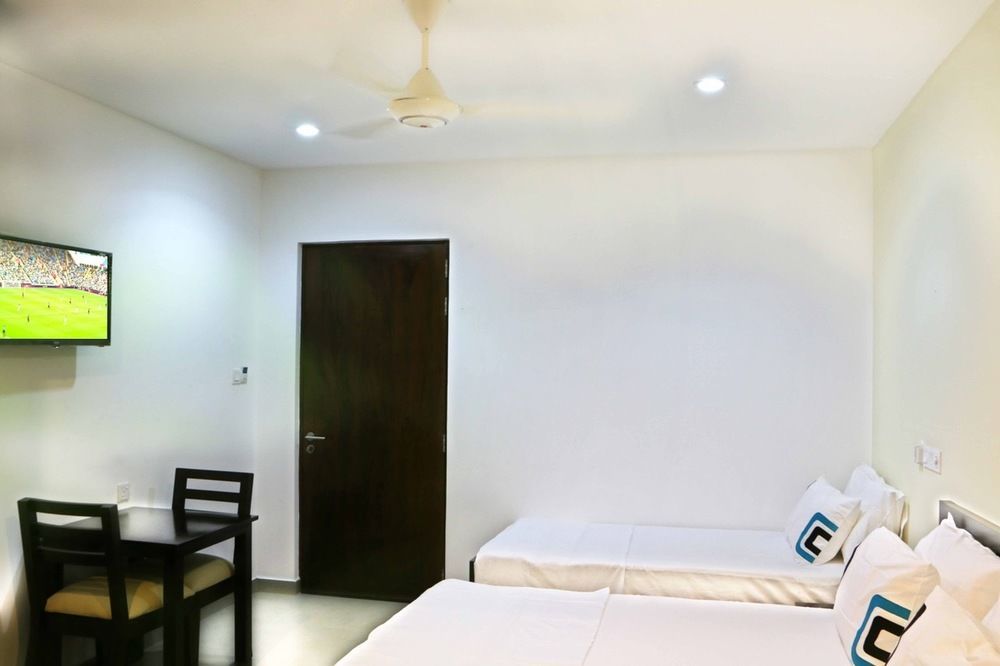 Saninro Hotel - Ragama Bagian luar foto