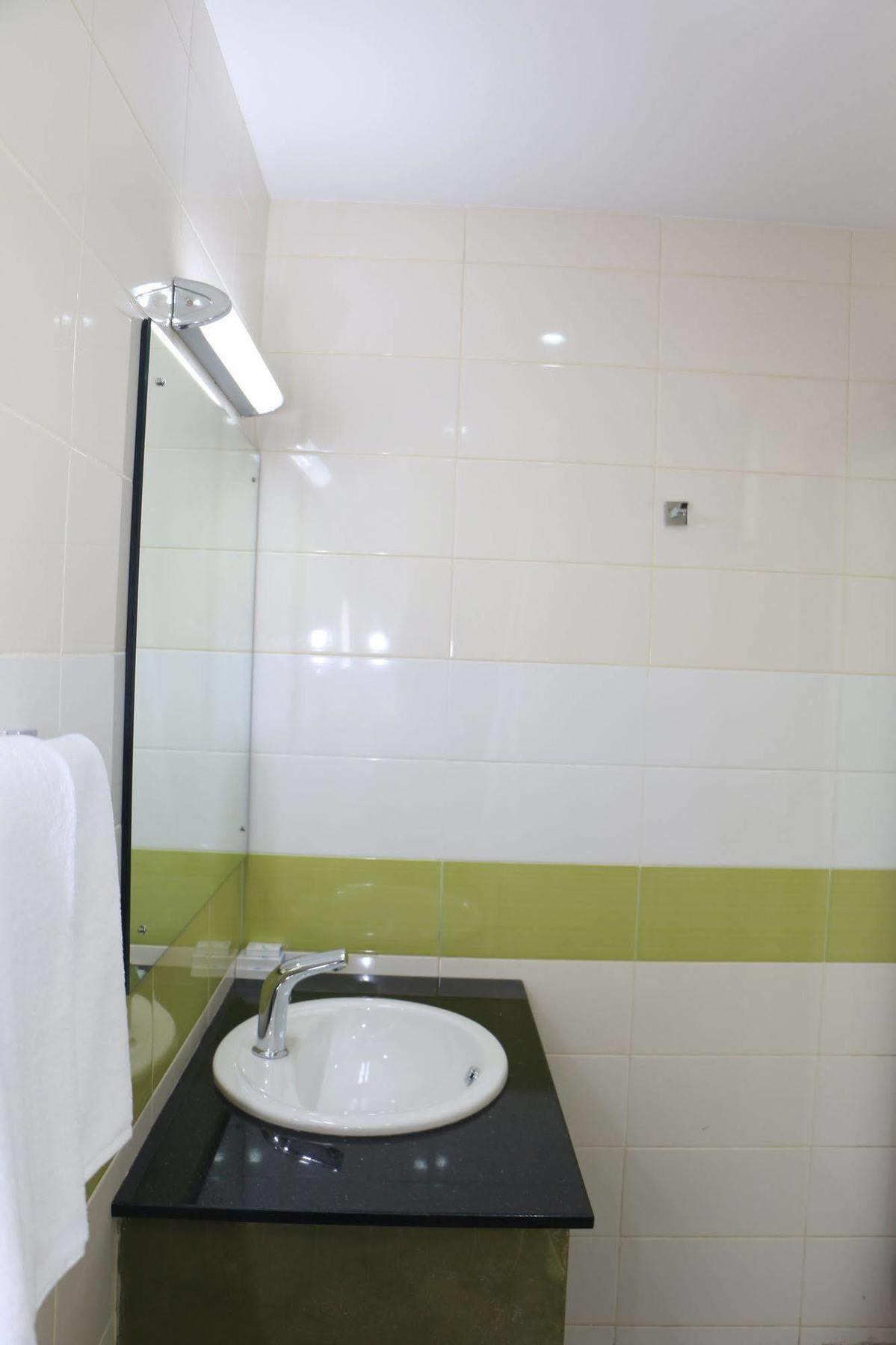 Saninro Hotel - Ragama Bagian luar foto