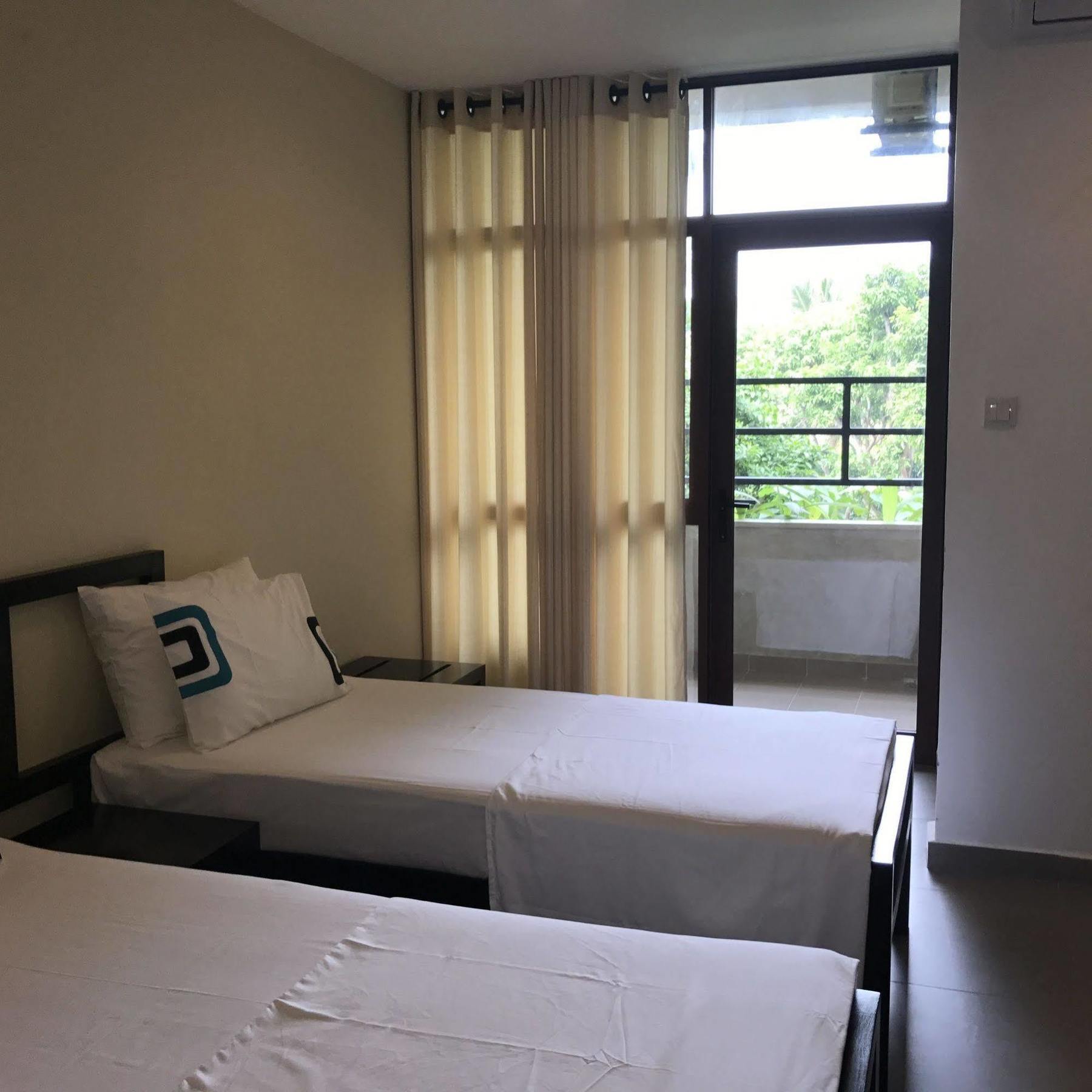 Saninro Hotel - Ragama Bagian luar foto