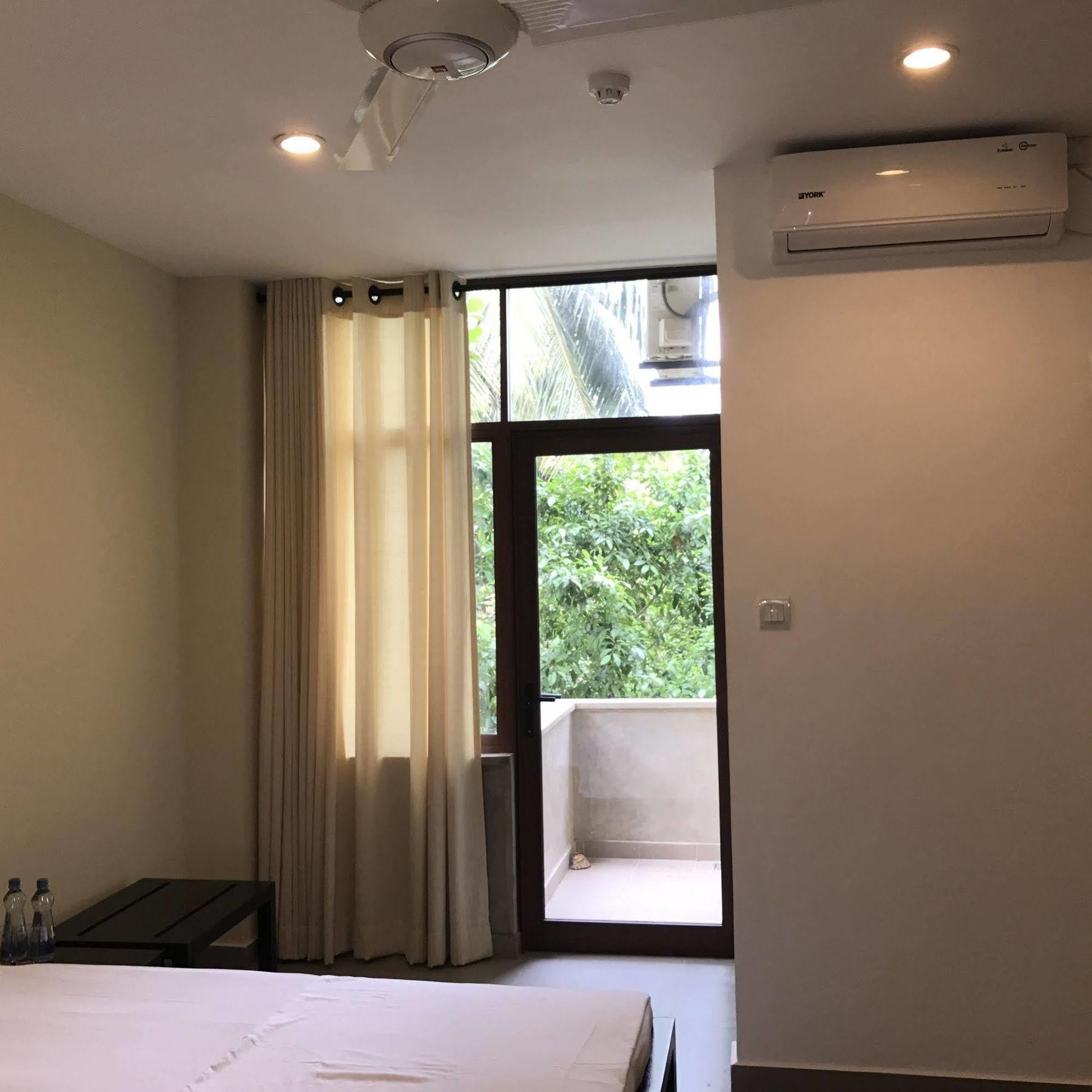 Saninro Hotel - Ragama Bagian luar foto