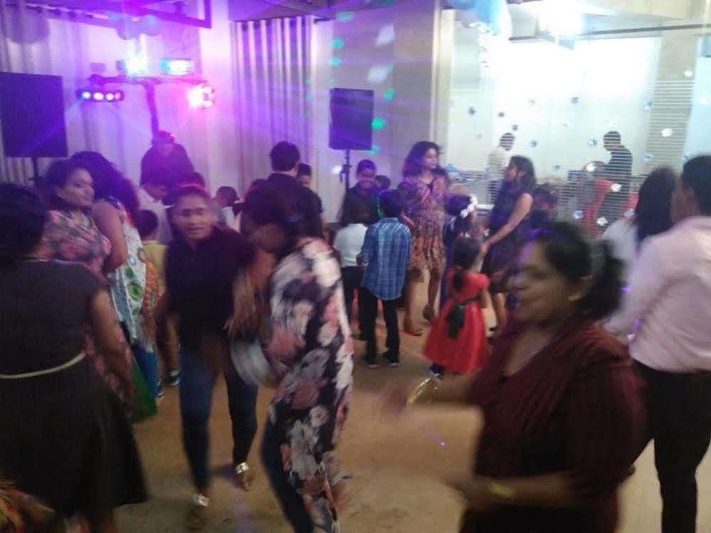 Saninro Hotel - Ragama Bagian luar foto