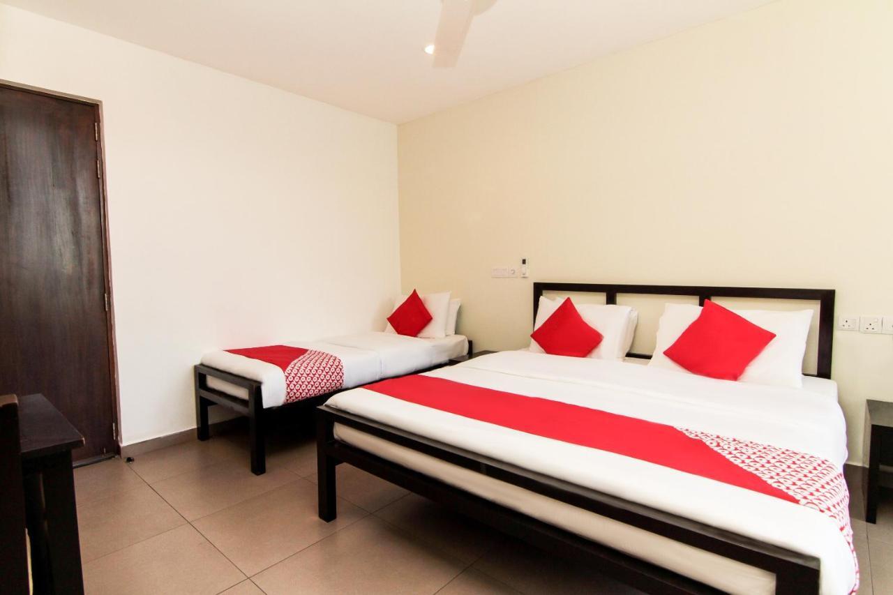 Saninro Hotel - Ragama Bagian luar foto