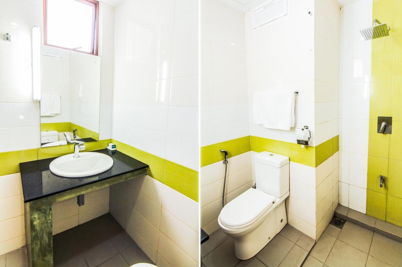 Saninro Hotel - Ragama Bagian luar foto